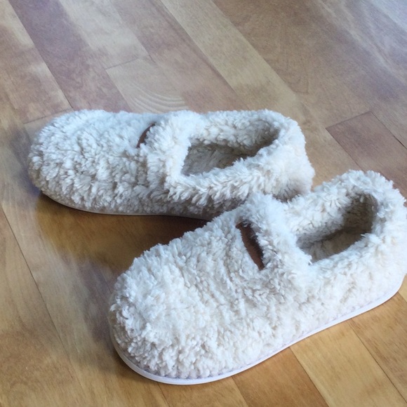 Fuzzy Gaahuu off white slippers size M - Picture 4 of 6